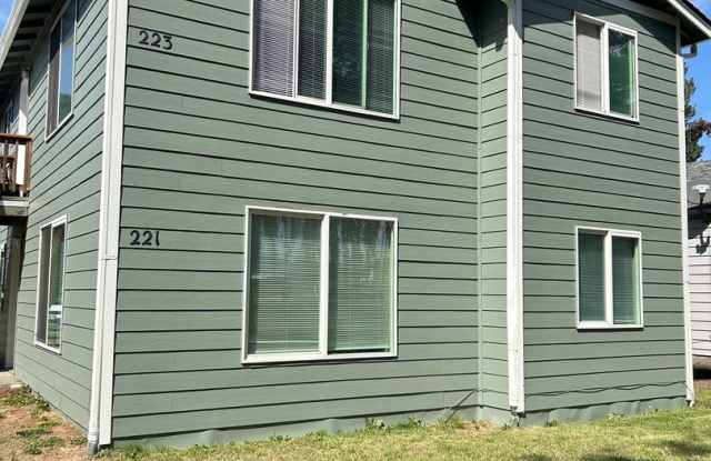 221-223 Oregon Way Gallery 3