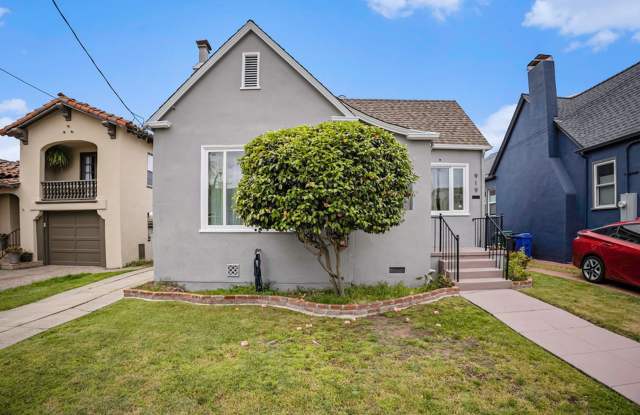 919 Del Mar Ave - 3 bedroom | 1.5 bath | Single family home - 919 Del Mar Avenue, Alameda, CA 94501