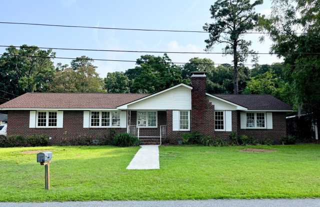 Charming 3 bed, 2 bath on Corner Lot in Old Pooler photos photos