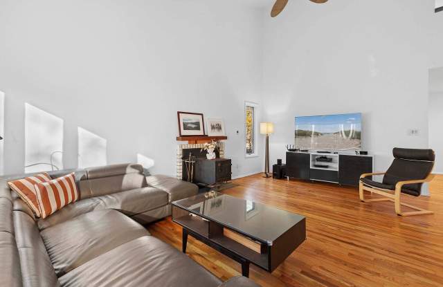 588 Pleasure Drive Gallery 3