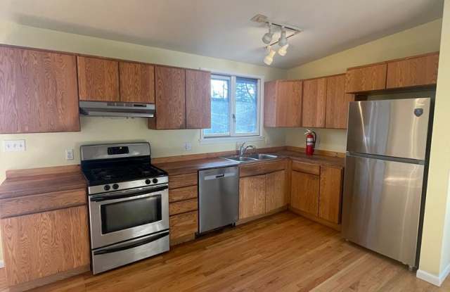 4-Bedroom in Downtown Ann Arbor | Short & Long Term Lease Options Gallery 1