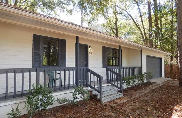LOVELY 3/2 w/ 4 Car Garage, Privacy Fenced Yard, Covered Porch,  Stainless-Steel Appliances! $1825/month Avail July 3rd! photos photos