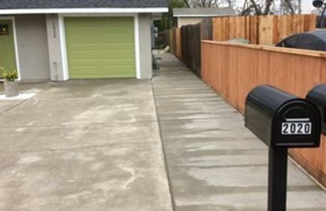 2 bed/2 bath charming ADU for Rent in Concord Gallery 1