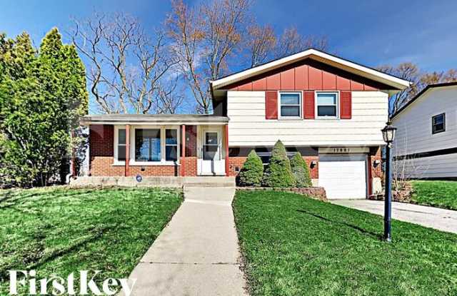 17007 Pine Court - 17007 Pine Court, Hazel Crest, IL 60429