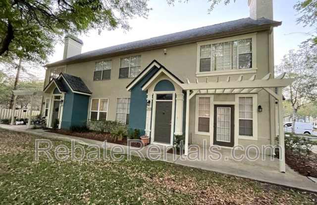 13703 Richmond Park Drive Gallery 1