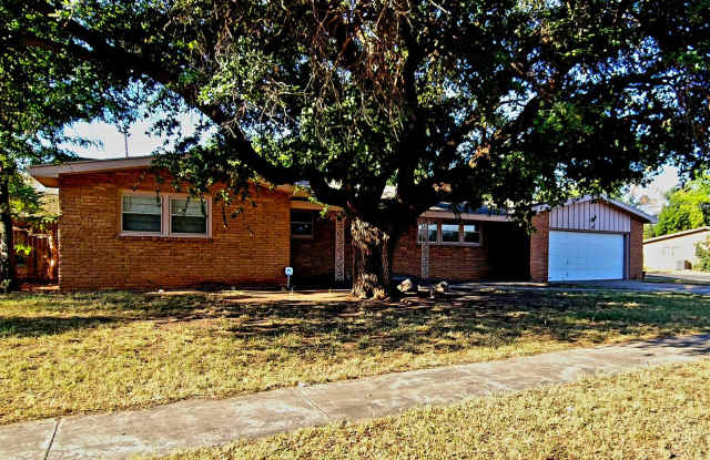 Huge 4 bed 2 bath with a sunroom and office Gallery 2
