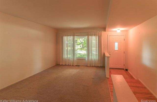 38372 ROYCROFT Court Gallery 3