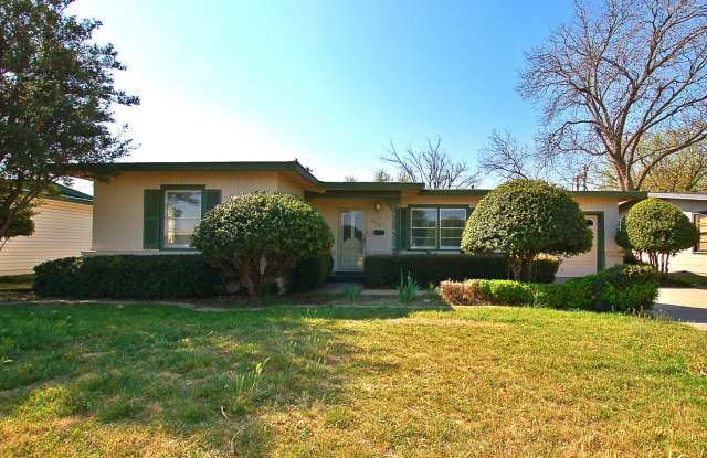 PRE-LEASING for July! Great 3 Bedroom 2 Bathroom Home Near Texas Tech photos photos