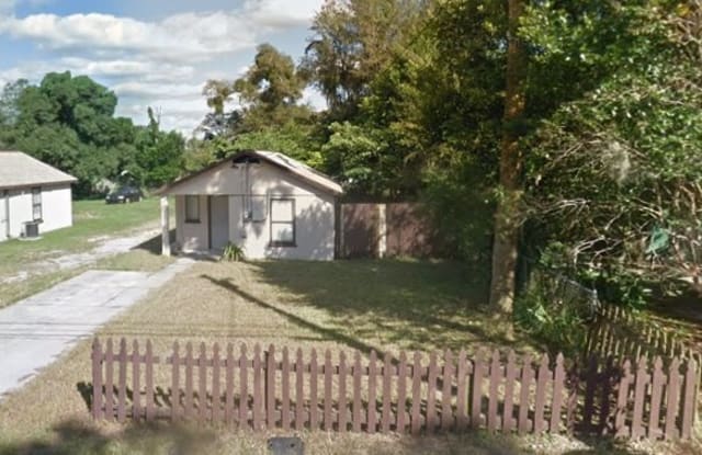 1211 S Delaware Avenue - 1211 South Delaware Avenue, DeLand Southwest, FL 32720