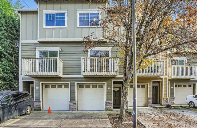 Beaverton TH. Huge 3rd bed/bonus room. Attached Garage- Close 2 Max photos photos