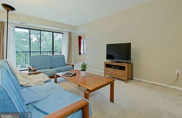 9719 KINGS CROWN COURT - 9719 Kings Crown Court, Oakton, VA 22031