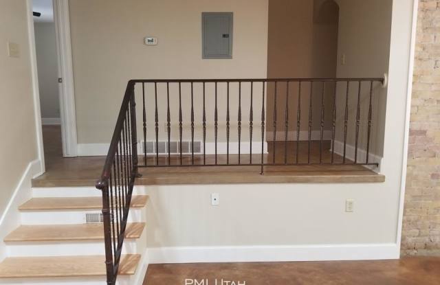 775 E 200 S Gallery 4