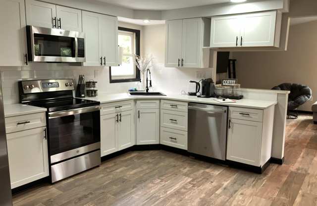 181 Winding Way Gallery 2