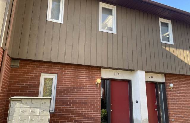 Biscayne/Sarasota 2 Bedroom Townhome on W. College Ave. Gallery 3