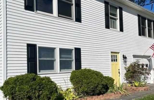 17 Metacomet Street - 17 Metacomet Street, Newport County, RI 02871