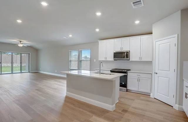 1209 Gardendale Hollow Lane Gallery 3