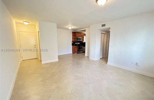 2880 Pine Tree Dr Gallery 4