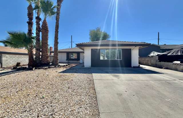 PET FRIENDLY! Spacious Single Story Home In North East Gallery 1