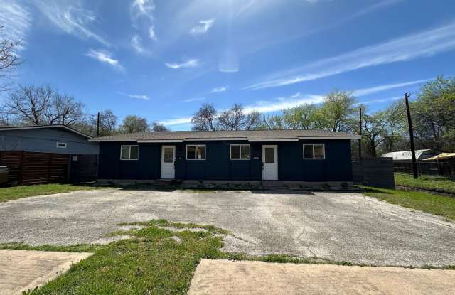 Darling Duplex Unit Single Story 2 Bedrooms 1 Bathroom for Rent in Central Austin! Gallery 1