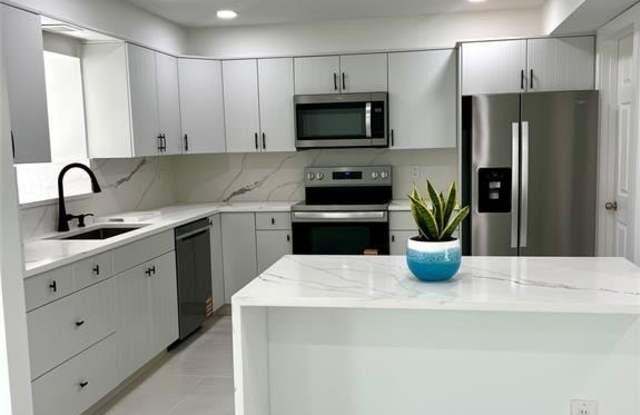 300 SW 12th St photos photos