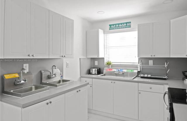 1310 SW 76th Avenue 0, Miami, FL 33144 photos photos