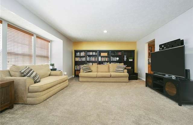 406 Village Pl Gallery 2