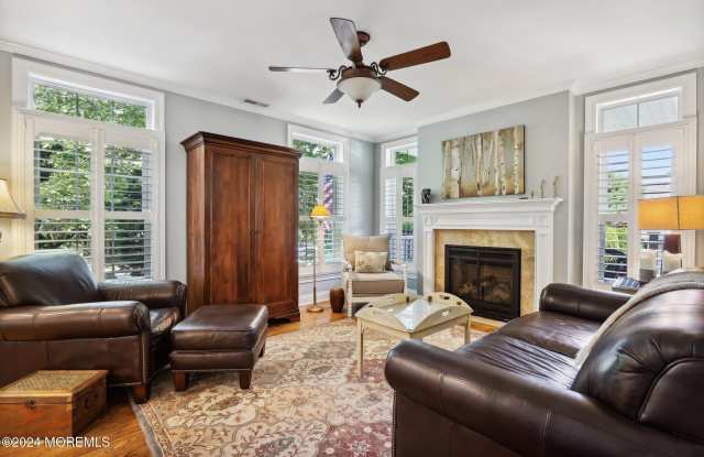 317 Worthington Avenue Gallery 4