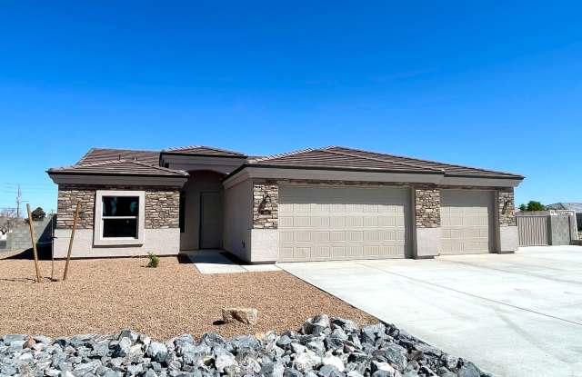 Beautiful 2024 Built 3 Bedroom 2 Bath Home w/ 3 Car Garage! *HOME IS CURRENTLY OCCUPIED, PLEASE DO NOT DISTURB THE TENANTS* - 4003 Roma Road, Kingman, AZ 86401 Beautiful 2024 Built 3 Bedroom 2 Bath Home w/ 3 Car Garage! *HOME IS CURRENTLY OCCUPIED, PLEASE DO NOT DISTURB THE TENANTS* - 4003 Roma Road, Kingman, AZ 86401