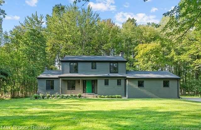 23308 OLD ORCHARD Trail - 23308 Old Orchard Trail, Bingham Farms, MI 48025