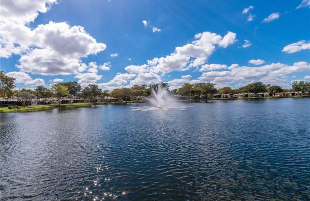 122 Briarwood Cir - 122 Briarwood Circle, Hollywood, FL 33024
