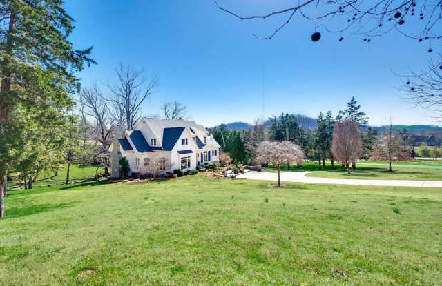 Gated Balleroy community in the heart of Brentwood! Gallery 4