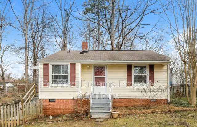 2802 Robin Hood Dr - 2802 Robin Hood Drive, Greensboro, NC 27408