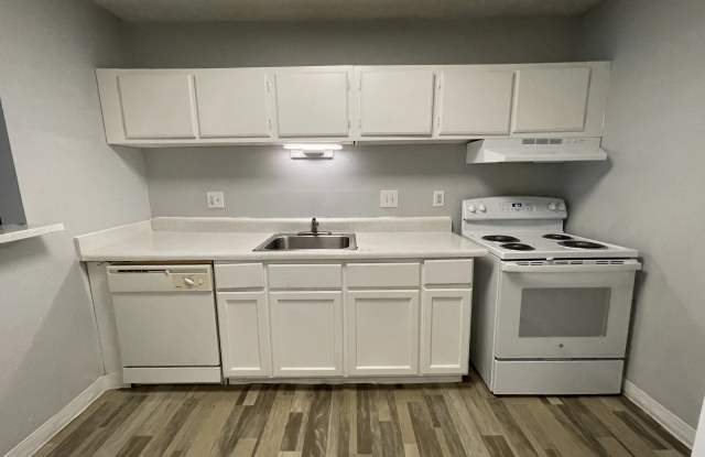 118 Park Fairfax Dr - 118 Park Fairfax Drive, Charlotte, NC 28208