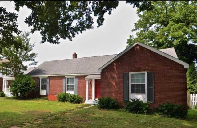 Spacious 2-BR Duplex in Sought-After Location! photos photos