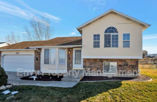 3932 S 2525 W - 3932 South 2525 West, Roy, UT 84067