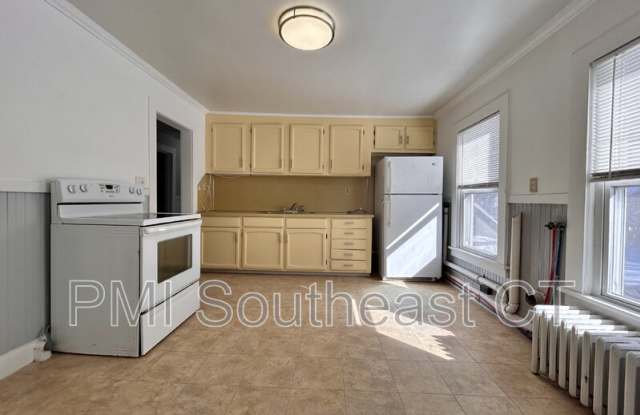 484 Pleasant St photos photos