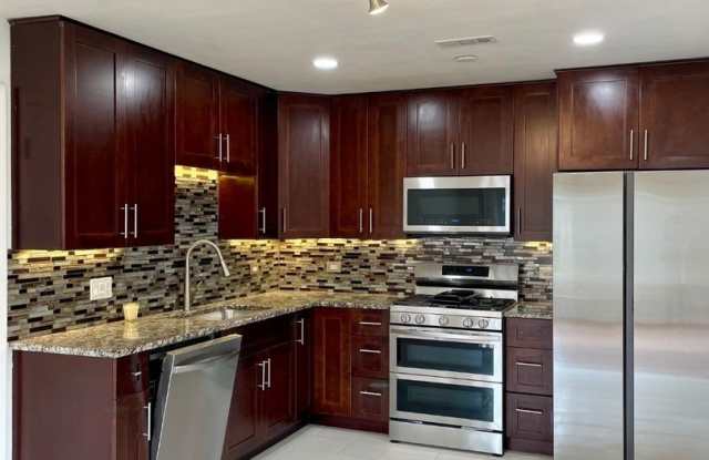 1405 COVE Drive Gallery 3