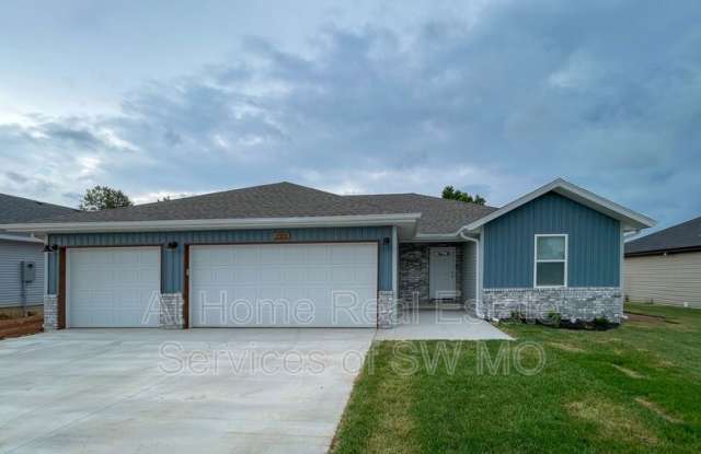 200 E Rosalie - 200 East Rosalie Street, Strafford, MO 65757