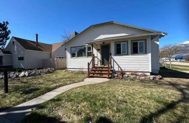 Cozy 2 Bed, 1 Bath Cottage in the Heart of Hamilton photos photos