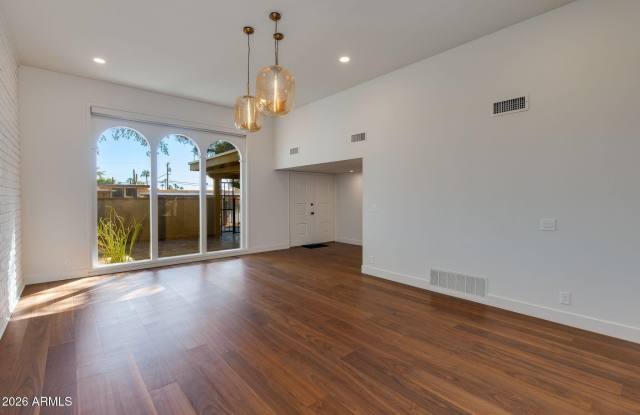 3736 E MONTECITO Avenue Gallery 4