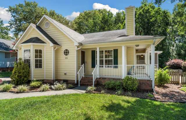 Newly renovated 3 bedroom with fenced yard and screened porch! photos photos Newly renovated 3 bedroom with fenced yard and screened porch! photos photos