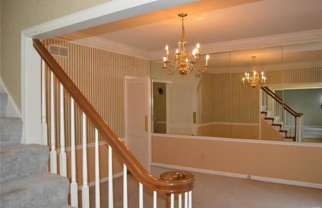 806 Henry Manor Court Gallery 4