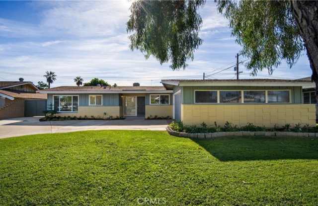 1152 W Wakefield photos photos