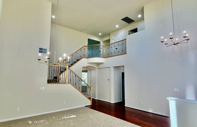 GORGEOUS 4 BEDROOM HOME W/POOL IN GATED SERRANO COMMUNITY!! Gallery 4