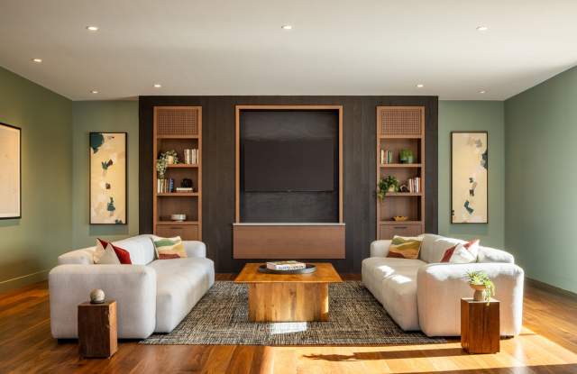 75 Canal Gallery 4