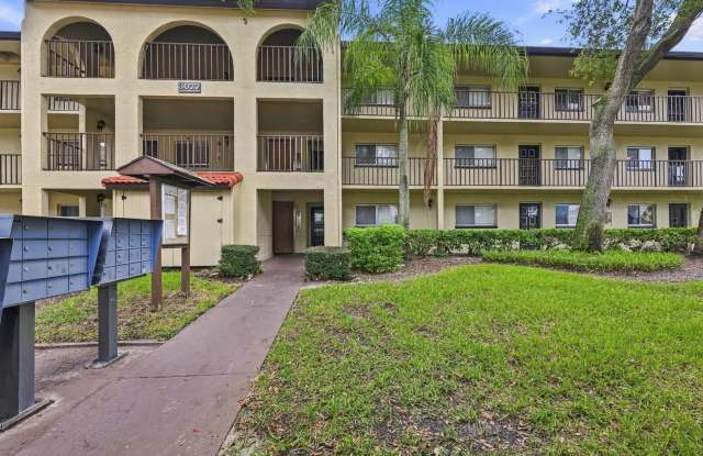 Spacious 2BR/2BA Clearwater Condo with Split Floor Plan Gallery 1