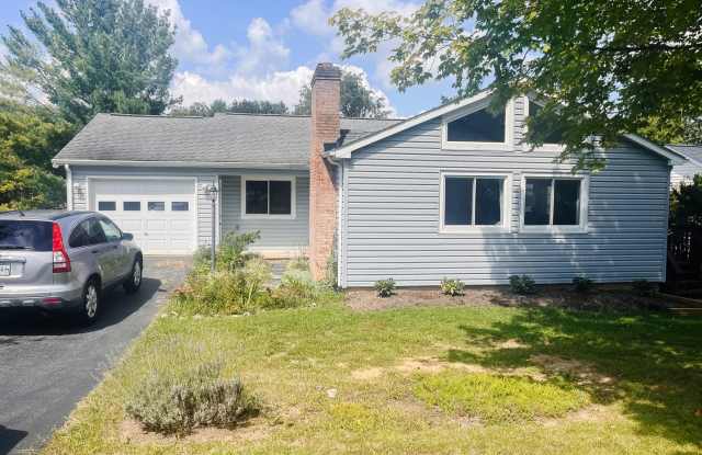 3 Bedroom, 2 Bath House in Woodbine w/walking trail access photos photos