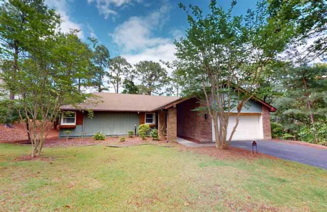 Cottage Style Home in Pinehurst $500 OFF 1st Month's Rent if Leased by 7/15/2025!!! - 10 Emerald Lane, Pinehurst, NC 28374