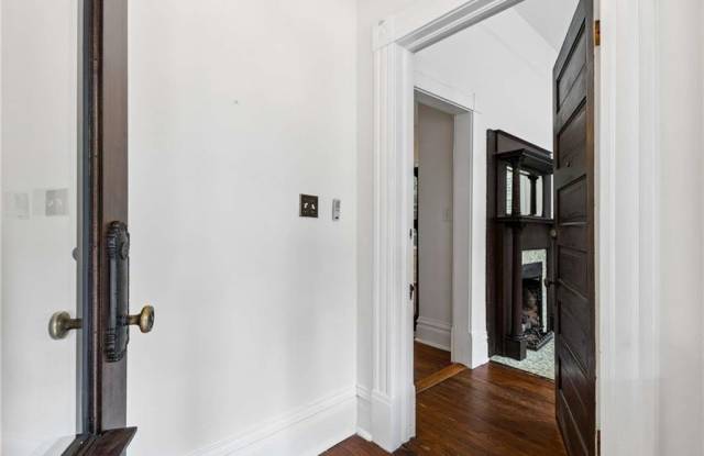 388 Augusta Avenue SE Gallery 2