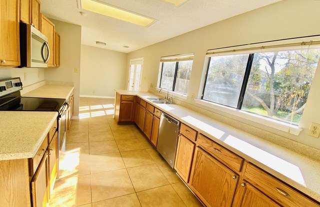 7018 River Elms Gallery 4